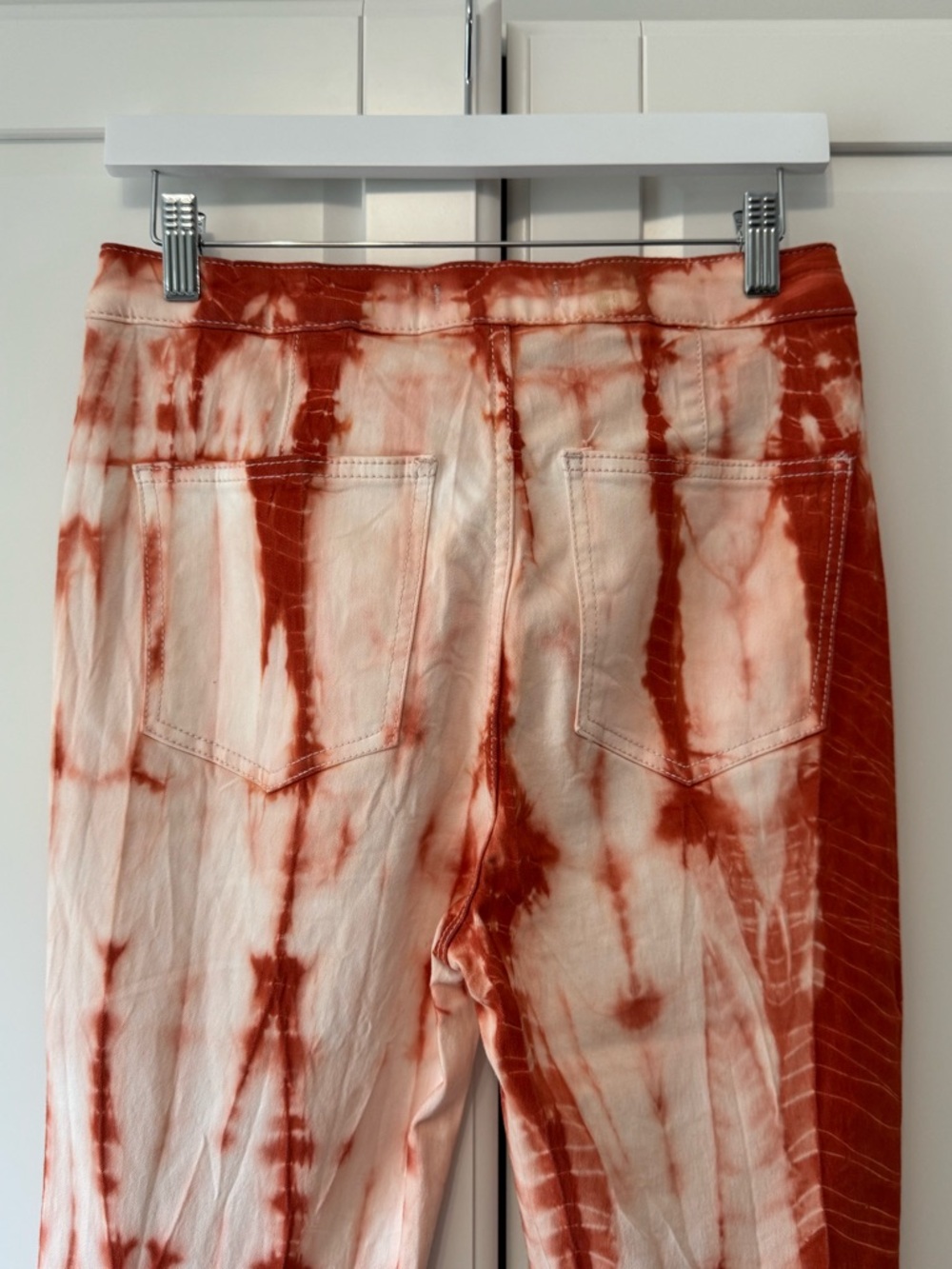 Free People We The Free Just Float Flare Jeans‎ Tie-Dye Red Orange Boho Sz:28 - Picture 8 of 8